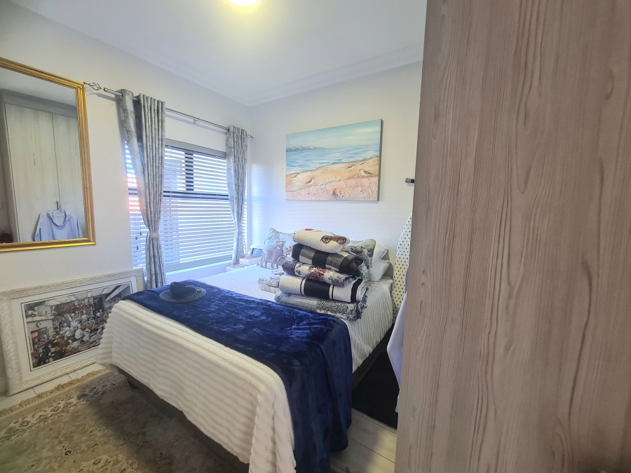 To Let 4 Bedroom Property for Rent in Hartenbos Heuwels Western Cape